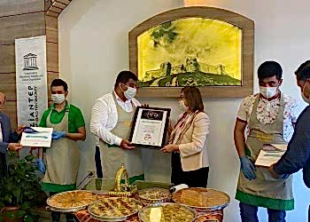 Fatma Şahin Fıstık Gibi Belgemizi Takdim Etti