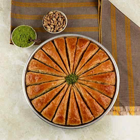 1 Tek Dilim Havuç Dilimi Baklava Kutulu 1 Tek Dilim Havuç Dilimi Baklava Kutulu